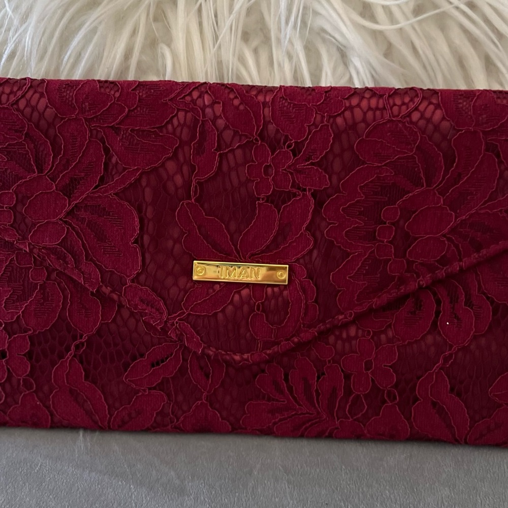 Giftable 🌟❤️ NWOT IMAN Burgundy Lace Clutch